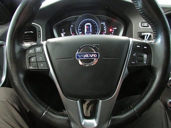 Volvo V60 Cross Country 13 of 17