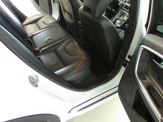 Volvo V60 Cross Country 11 of 17