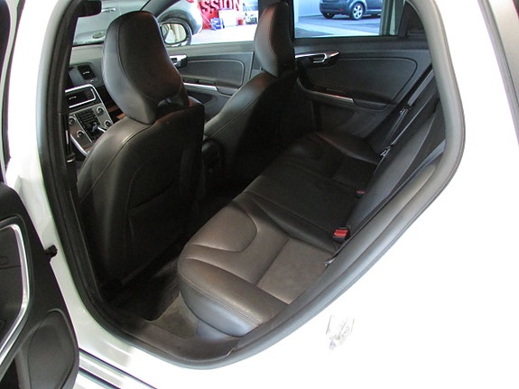 Volvo V60 Cross Country 12 of 17