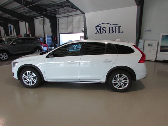 Volvo V60 Cross Country 8 of 17