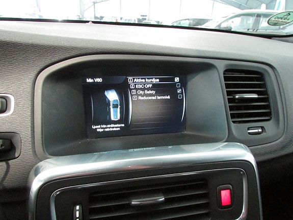 Volvo V60 Cross Country 14 of 17