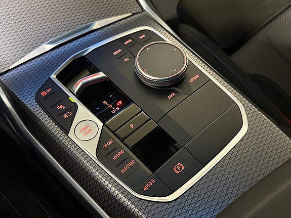 BMW 330e 18 of 25