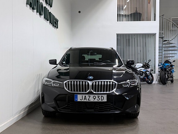 BMW 330e 24 of 25