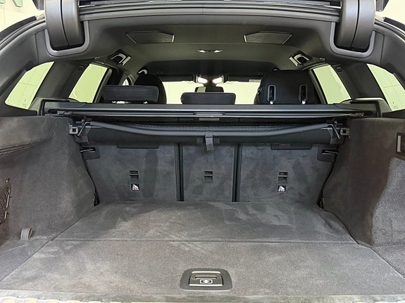 BMW 330e 19 of 25