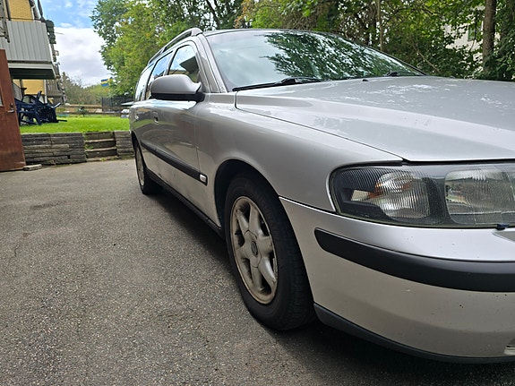 Volvo V70 4 of 9