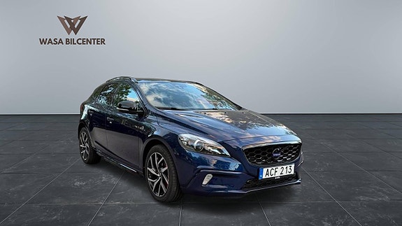 Volvo V40 Cross Country 14 of 16