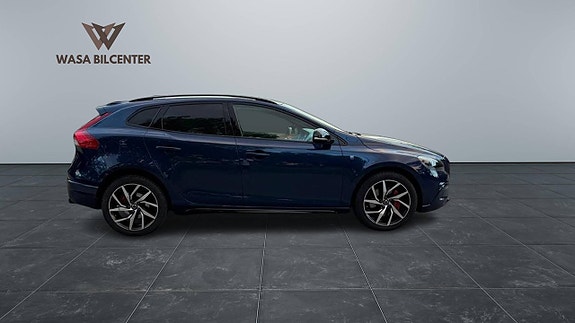 Volvo V40 Cross Country 15 of 16