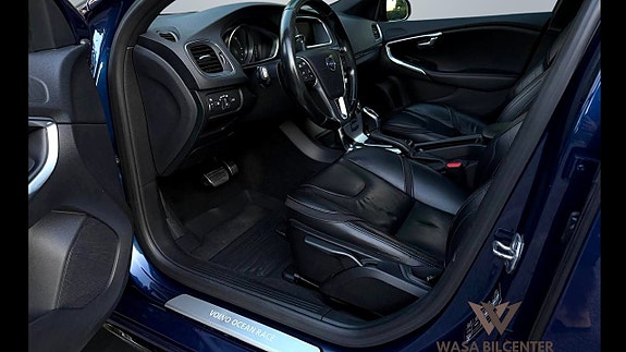 Volvo V40 Cross Country 9 of 16