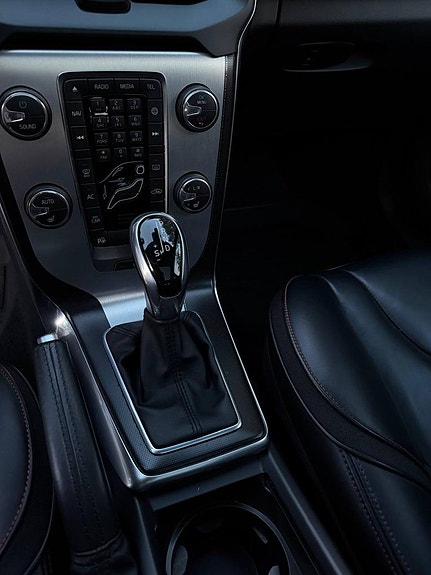 Volvo V40 Cross Country 8 of 16