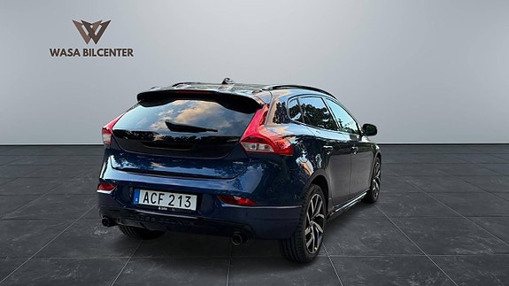 Volvo V40 Cross Country 16 of 16
