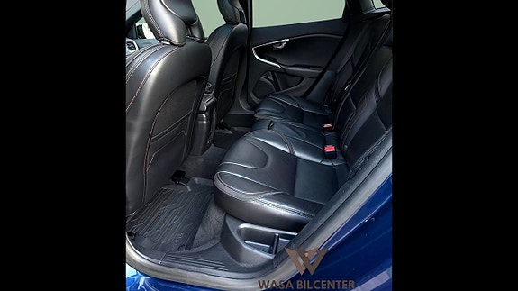 Volvo V40 Cross Country 10 of 16