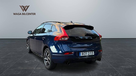 Volvo V40 Cross Country 4 of 16