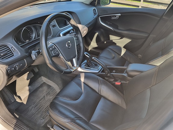 Volvo V40 Cross Country 7 of 11