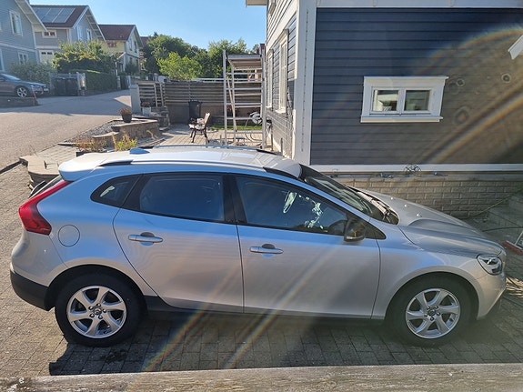 Volvo V40 Cross Country 2 of 11