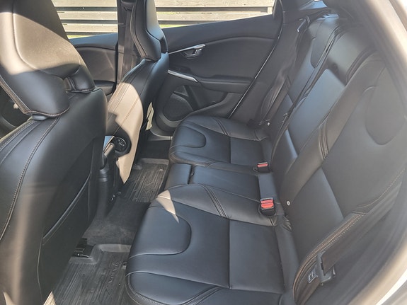 Volvo V40 Cross Country 9 of 11
