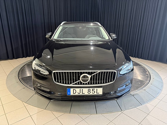 Volvo V90 2 of 14