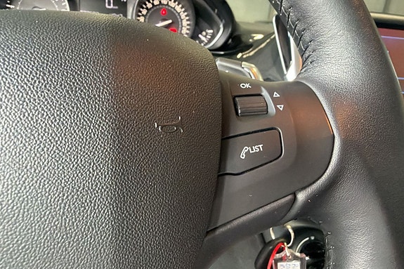 Peugeot 208 16 of 19