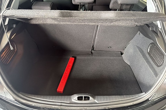 Peugeot 208 13 of 19