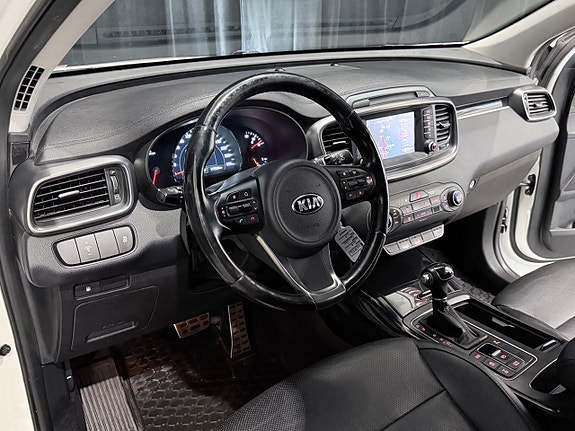 Kia Sorento 15 of 29