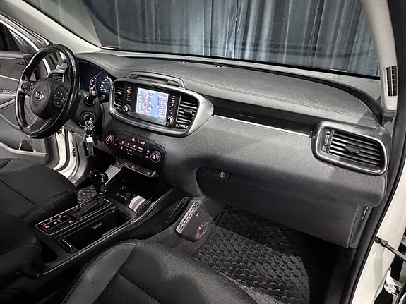 Kia Sorento 11 of 29