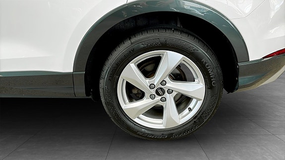 Audi Q3 6 of 12