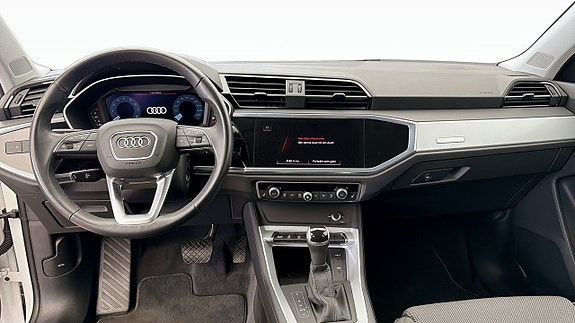 Audi Q3 10 of 12