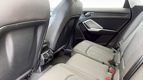 Audi Q3 11 of 12