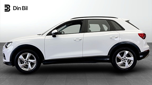 Audi Q3 2 of 12