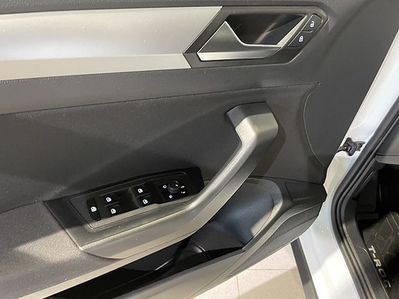 Volkswagen T-Roc 20 of 20