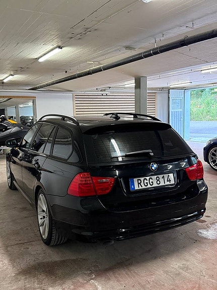 BMW 320d 2 of 5