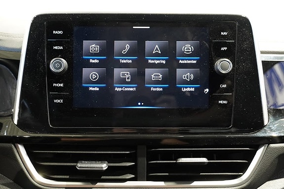 Volkswagen T-Roc 12 of 16
