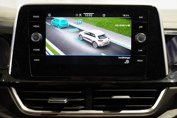 Volkswagen T-Roc 14 of 16
