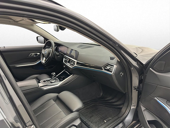 BMW 330e 10 of 25