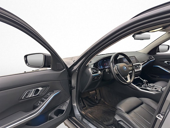 BMW 330e 15 of 25