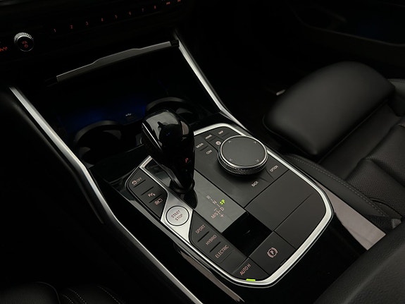 BMW 330e 21 of 25
