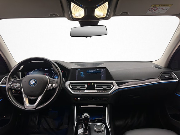 BMW 330e 12 of 25