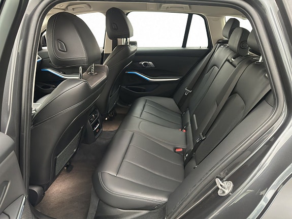 BMW 330e 11 of 25