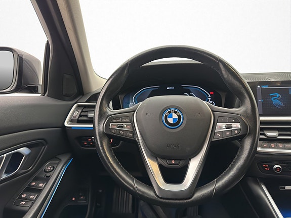 BMW 330e 13 of 25