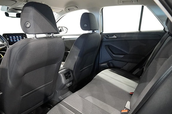 Volkswagen T-Roc 7 of 17