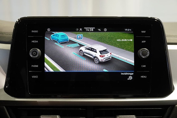 Volkswagen T-Roc 14 of 17