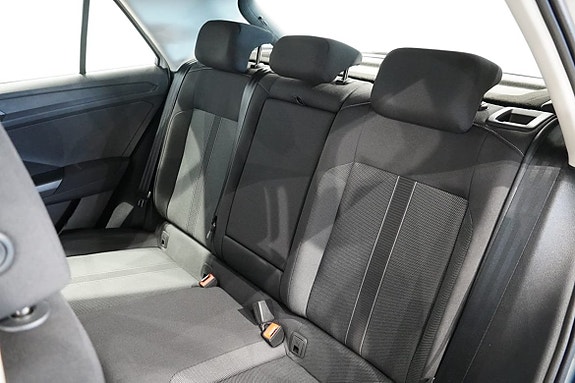 Volkswagen T-Roc 6 of 17