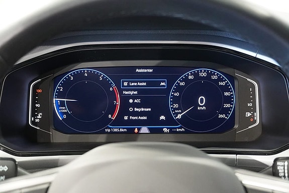 Volkswagen T-Roc 17 of 17