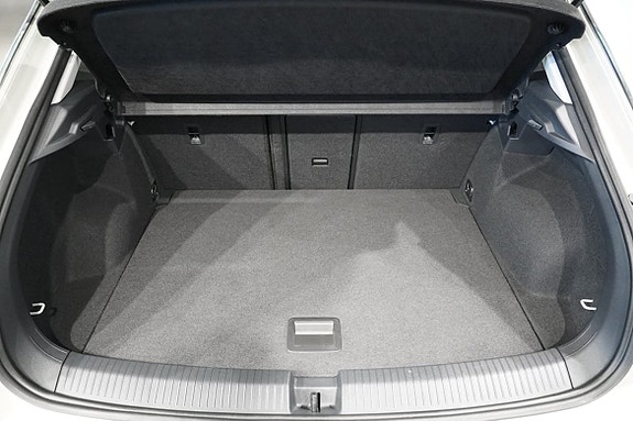 Volkswagen T-Roc 10 of 17