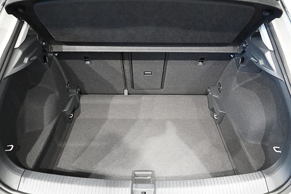Volkswagen T-Roc 11 of 17