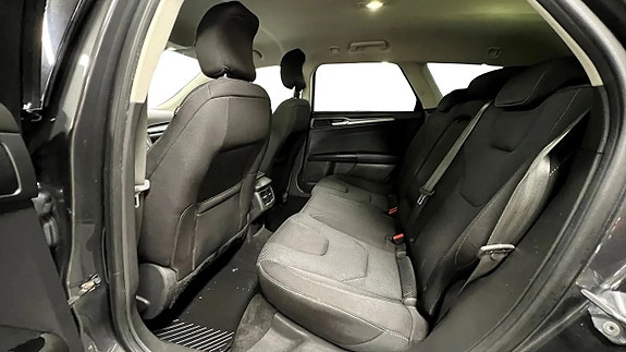 Ford Mondeo 13 of 25