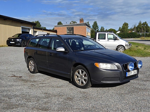 Volvo V70 3 of 6