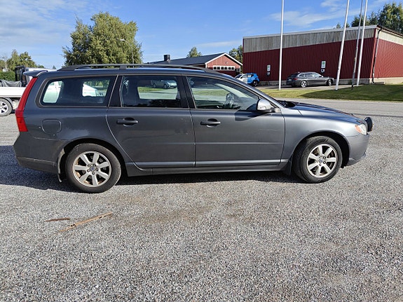 Volvo V70 4 of 6