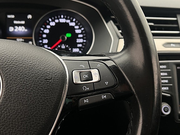 Volkswagen Passat 23 of 29