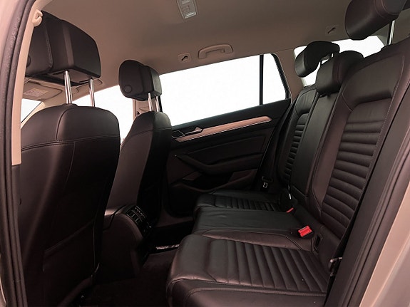 Volkswagen Passat 13 of 29