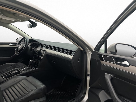 Volkswagen Passat 12 of 29